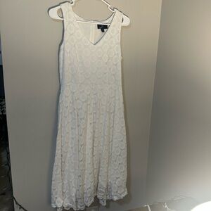 Ronni Nicole 6 White Lined Sleeveless Dress